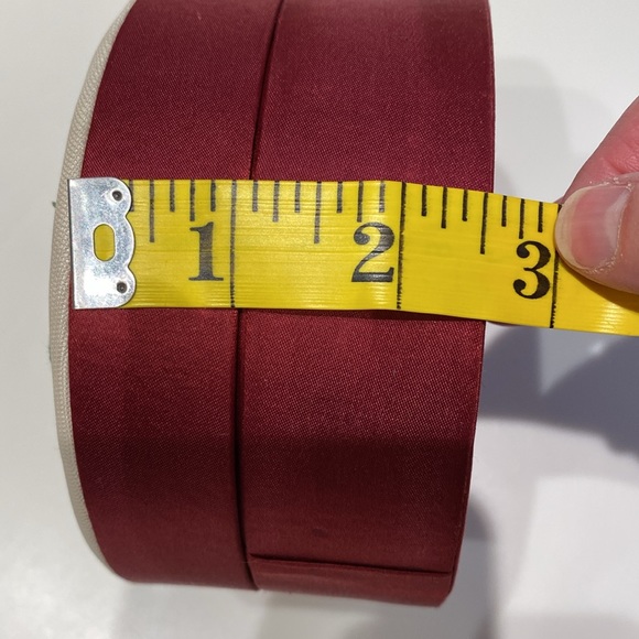 Round Tapestry Needlepoint Storage Keepsake Jewelry Trinket Box - Picture 7 of 8